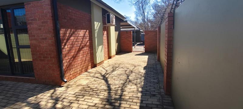 To Let 2 Bedroom Property for Rent in Die Bult North West